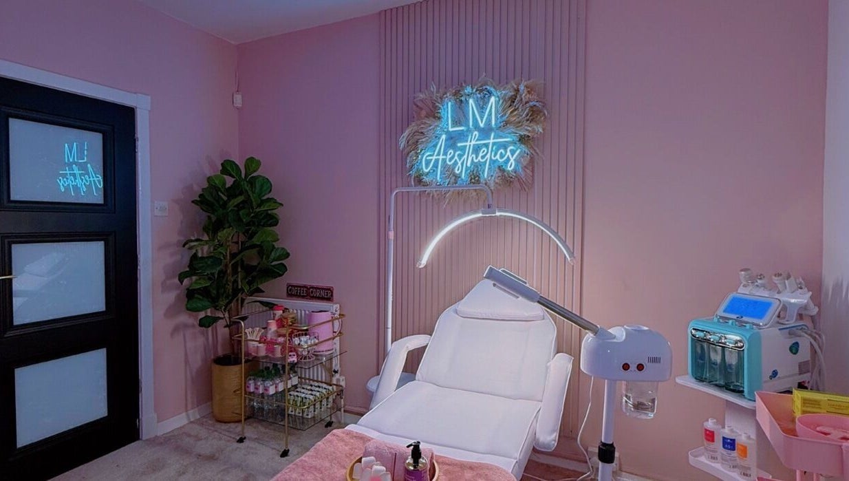 Elegant treatment room at LM Aesthetics in Oldham, England, GB with cozy decor and professional equipment.