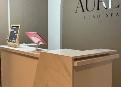 Mostrador de recepción en AURÉE Head Spa Capilar, Monterrey, Nuevo León, MX.