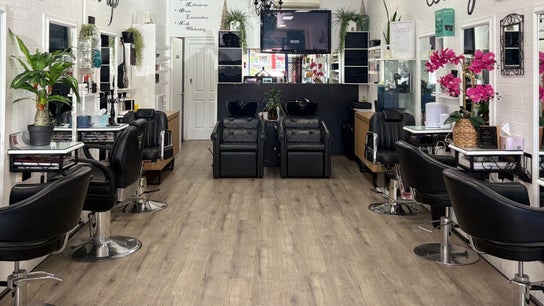 Hair & Beauty by Kelly Hays