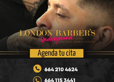 Hombre recibiendo corte en London Barber's, Tijuana, Baja California, MX.