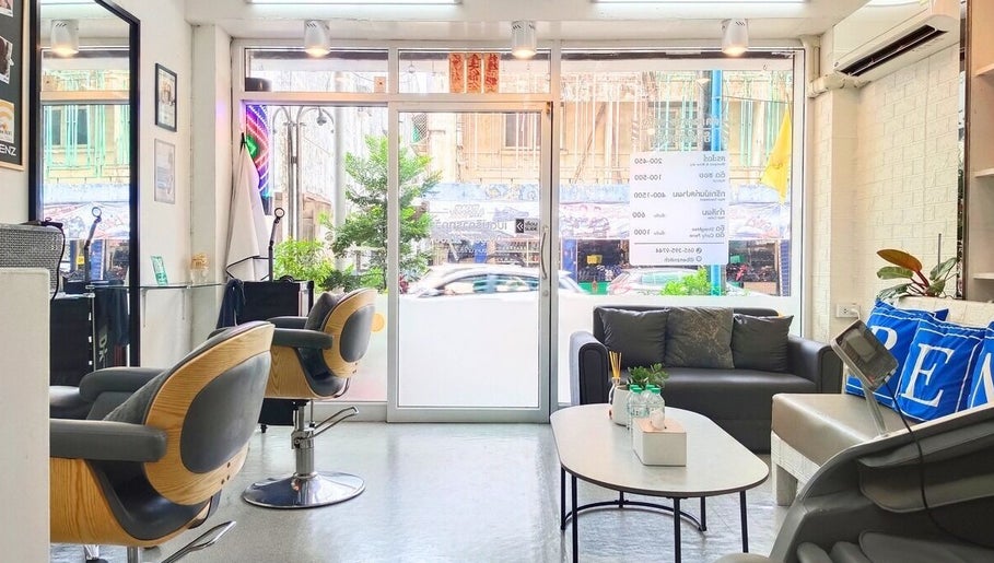 ภายในร้านทำผม Benz Hair Studio ทันสมัยและสะดวกสบายใน Chang Wat Nakhon Si Thammarat