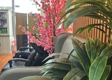 Relaxing seating with floral decor at Beauty Bond Salon, Riyadh, Riyadh Province, SA.