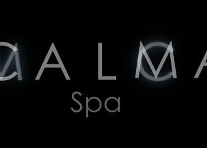 Logotipo minimalista de Calma Spa en Tulum, Quintana Roo, MX, destacando elegancia y serenidad.