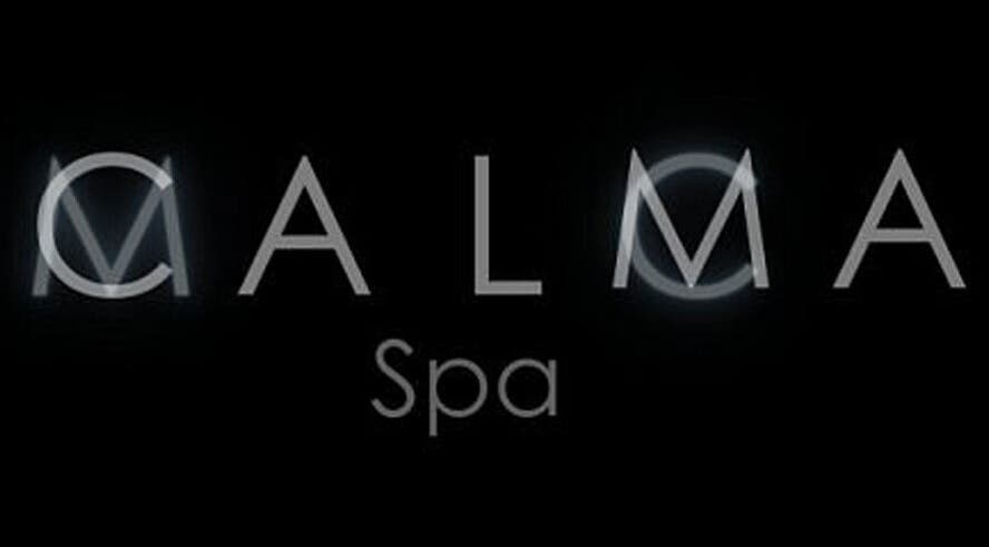 Logotipo minimalista de Calma Spa en Tulum, Quintana Roo, MX, destacando elegancia y serenidad.