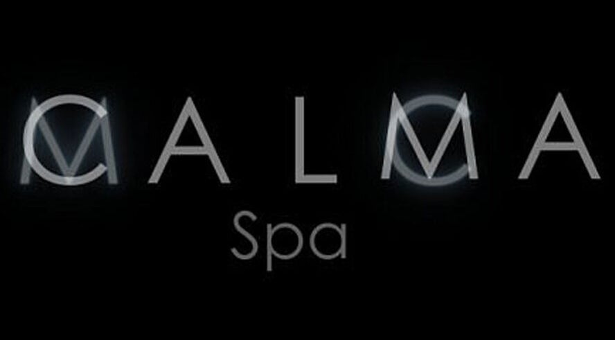 Logotipo minimalista de Calma Spa en Tulum, Quintana Roo, MX, destacando elegancia y serenidad.