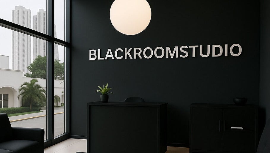 Recepción moderna de Black Room Studio en Panamá, Provincia De Panamá, PA, con diseño elegante y minimalista.