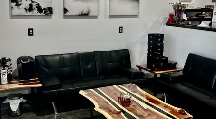 Welcoming lounge area at Piercings with Alina in Conroe, Texas, US featuring modern black seating.