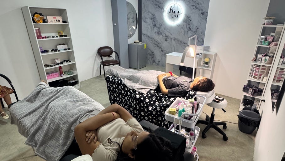 Interior de KM Studio - Lashes&Brows en Portoviejo, Manabí, EC, ofreciendo tratamientos de belleza.