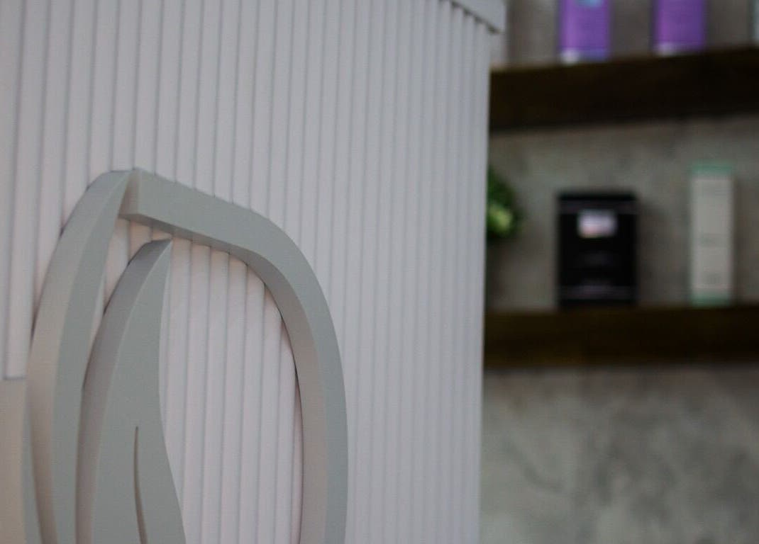 Logotipo en relieve de Darlexa Esthetic Center en Santo Domingo, Distrito Nacional, DO.