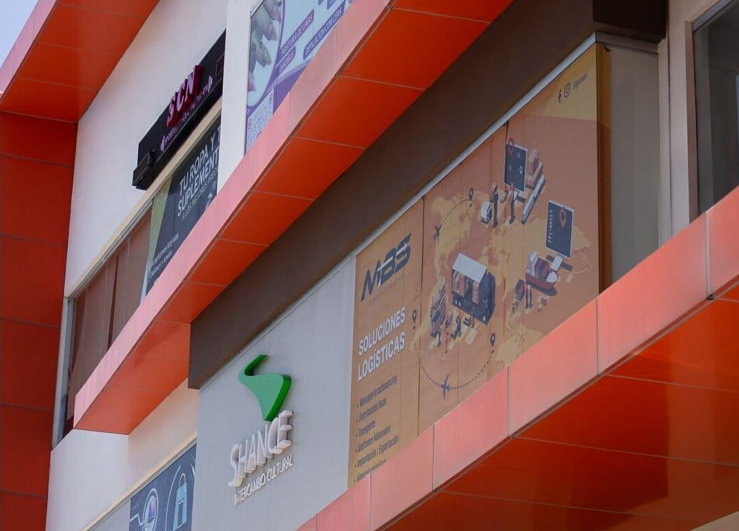 Fachada del centro Darlexa Esthetic Center en Santo Domingo, Distrito Nacional, DO con diseño moderno.