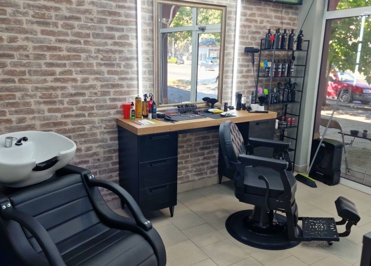 Modern GP Barber Studio in Harmanli, Haskovo, BG with sleek chairs and styling products.