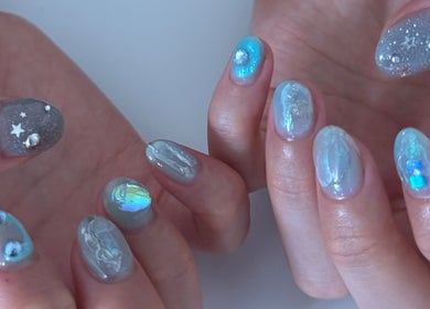 Starry and holographic nail art at MueseoYu Nail, Vancouver, British Columbia, CA.