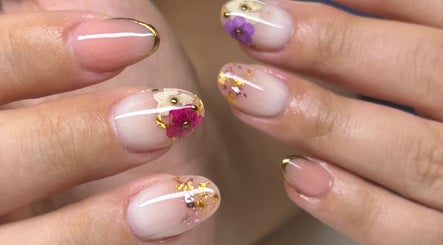 Elegant floral nail art at MG Velvet Pro, Brentwood, California, US. Perfectly manicured hands with flower accents.