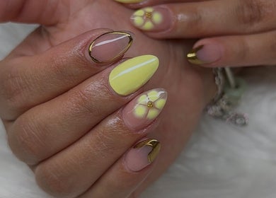 Exquisite floral nail art in yellow at MG Velvet Pro, Brentwood, California, US.