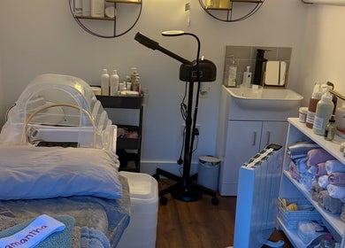 Tranquil treatment room at Samantha’s head spa ltd, Nottingham, England, GB, with cozy decor and spa equipment.