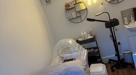 Cozy treatment room at Samantha’s Head Spa Ltd, Nottingham, England, GB, highlighting spa equipment and ambiance.