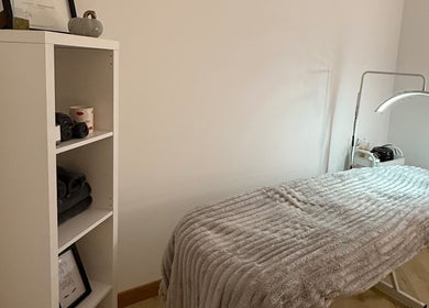 Cosy treatment room at Belle Beauty, Maud, Scotland, GB with a plush treatment bed and soft lighting.