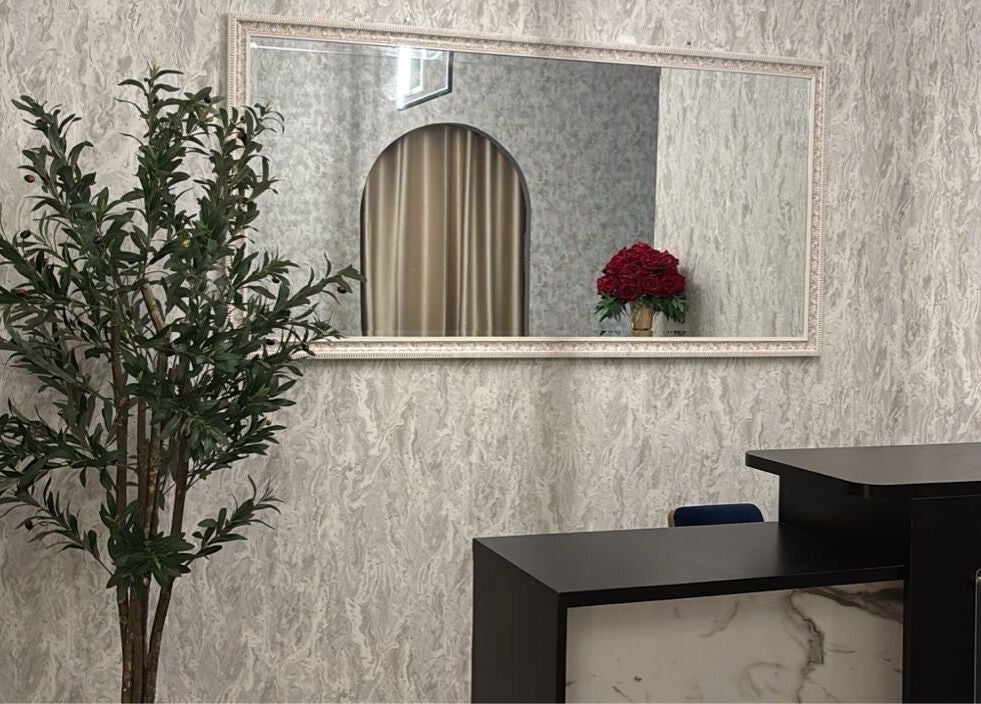 Elegant reception at Lashthetic8Bar, Kuala Lumpur with mirror, plant, and red roses.