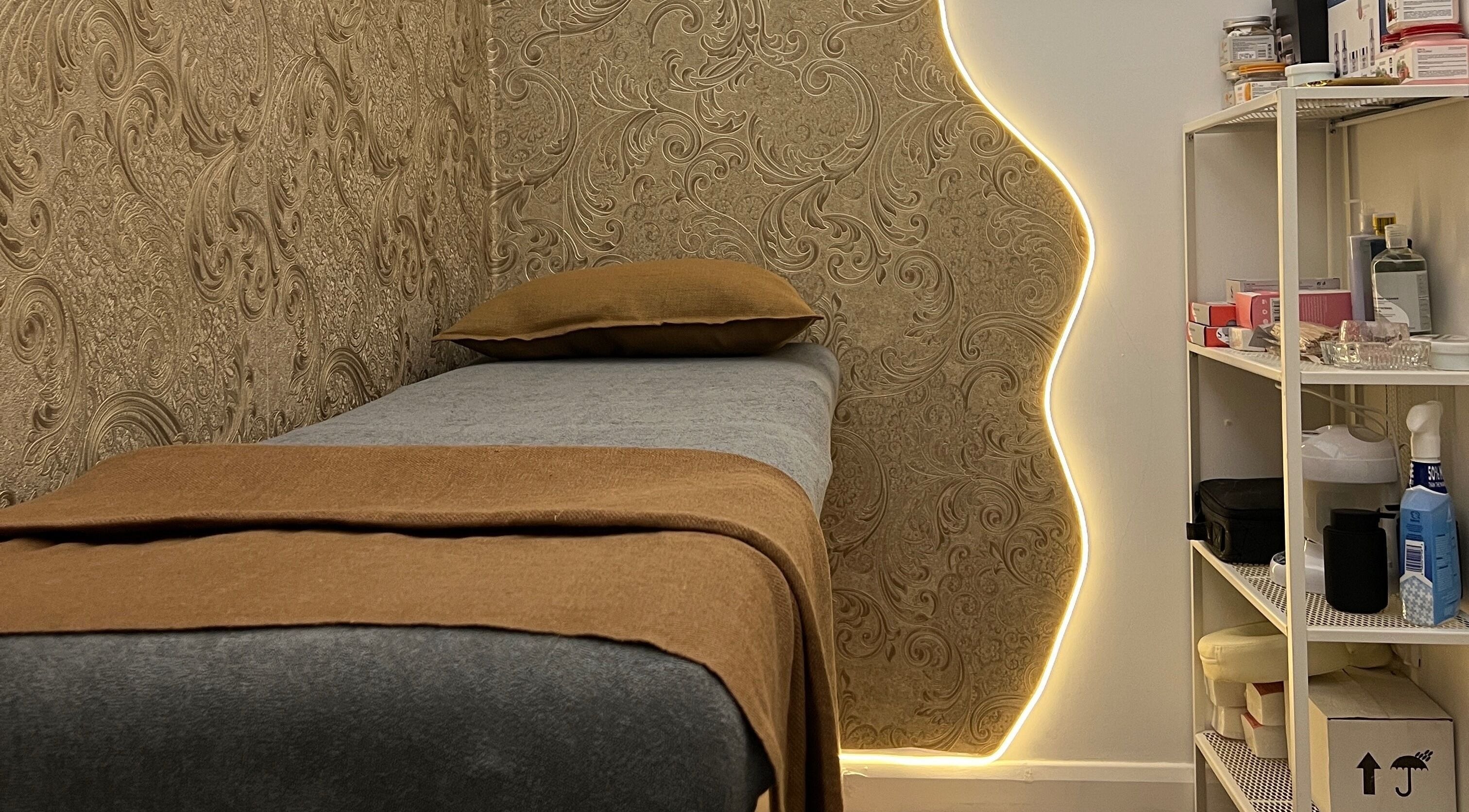 Relaxing treatment room at Doma Brow & Beauty, Dublin, County Dublin, IE featuring elegant design and ambient lighting.