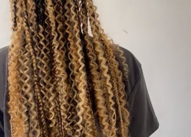 Blonde curly braids hairstyle from Cr_.hairstyles in Willemstad, Curaçao, CW.