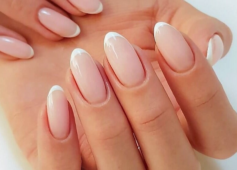 Елегантен френски маникюр в MG Art Nails, Смолян, Смолян, BG чрез професионални услуги.