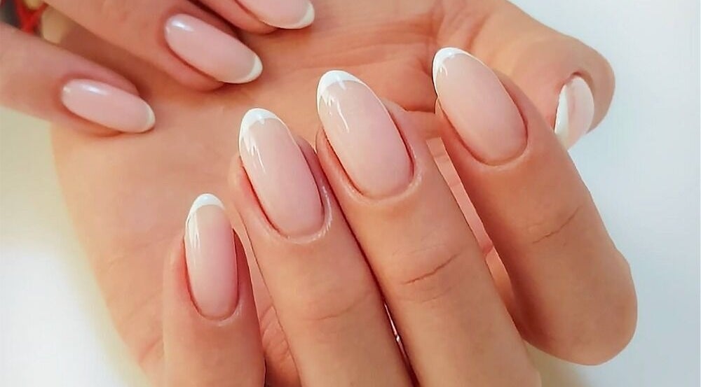 Елегантен френски маникюр в MG Art Nails, Смолян, Смолян, BG чрез професионални услуги.