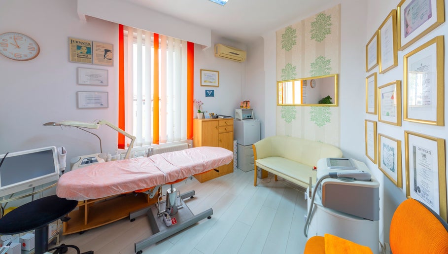 Sala de tratament la Salon Blooms Beauty - Micropigmentare Sprancene Bucuresti, București, București, RO.