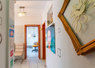 Intrare elegantă la Salon Blooms Beauty - Micropigmentare Sprancene Bucuresti, situat în București, București, RO.