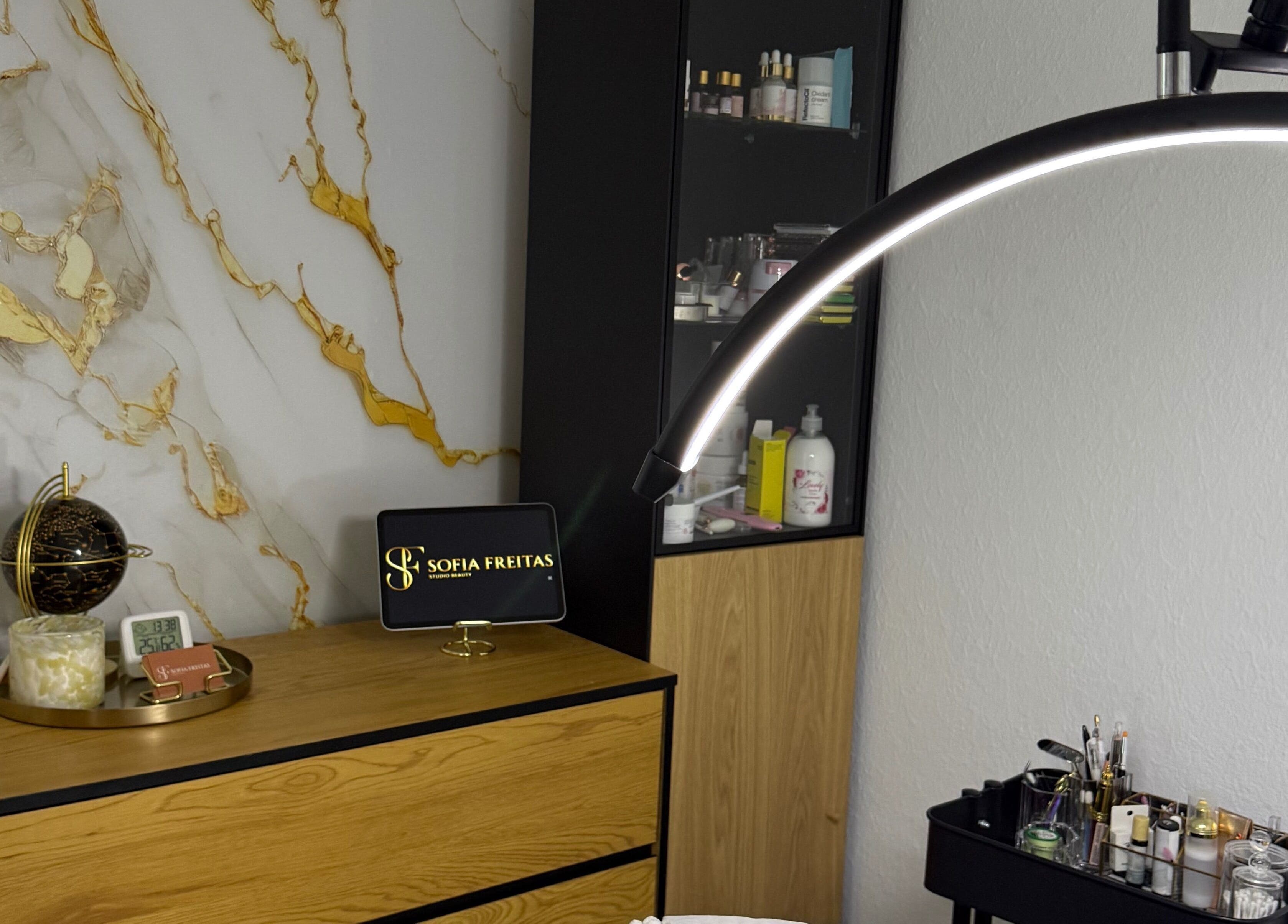 Interior sofisticado do Sofia Freitas Studio beauty em Algueirão-Mem Martins, Lisboa, PT com design moderno.