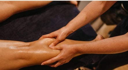 Experience expert knee massage at Amber Sports Massage, Langton Green, England, GB for ultimate relaxation.