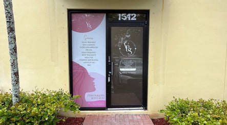 Entrada de Violet Beauty Studio en Weston, Florida, US con su amable bienvenida.