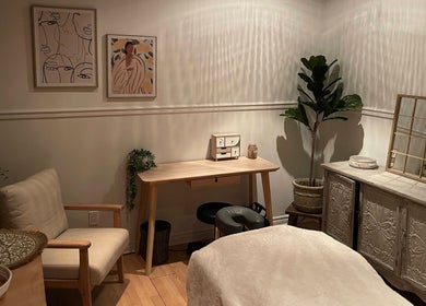 Calm interior of Leah Hébert Massothérapie/Massage Therapist in Beauharnois, Québec, CA with cozy decor.