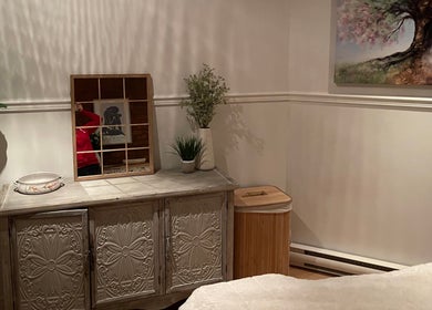 Elegant therapy room at Leah Hébert Massothérapie, Beauharnois, Québec, CA. Features a serene, decorated dresser.
