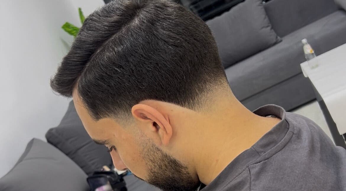 Modern haircut at Ayoub Hair Salon in Tétouan, Tanger-tétouan-al Hoceima, MA. Perfectly styled for contemporary look.