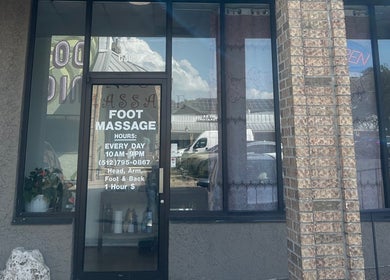 Entrance to Foot Massage spa in Austin, Texas, US, showcasing store hours and services for relaxation.