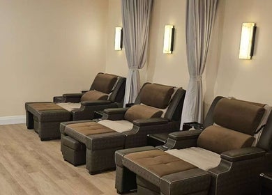 Equinox TCM Wellness Spa 的舒适休息区，位于加拿大安大略省烈治文山。