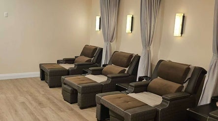 Equinox TCM Wellness Spa 的舒适休息区，位于加拿大安大略省烈治文山。