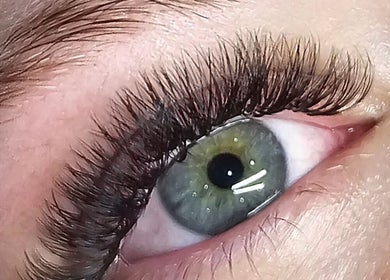 Close-up of expertly styled lashes by Creative Brows and Lashes in Orange, New South Wales, AU.