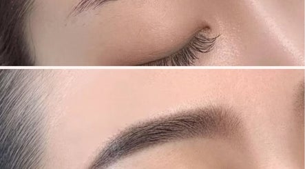Before and after brow enhancement at HighBrow | Orchard Gateway, Singapore, SG shows beautifully shaped eyebrows.