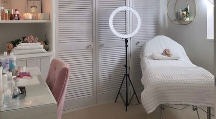 Lilly’s Lashes treatment room in Bellbowrie, Queensland, AU. Elegant setup for relaxing beauty sessions.