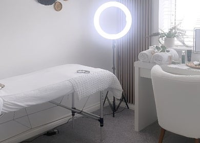 Lilly’s Lashes treatment room with cozy decor, Bellbowrie, Queensland, AU. Bright light and soft towels shown.