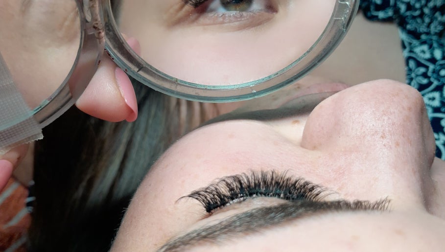 Close-up of expertly applied eyelash extensions at Taylas Beauty Creations, Rustenburg, North West, ZA.