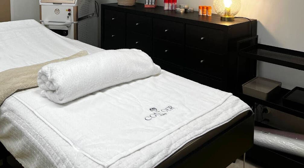 Salle de soin élégante au Centre D’épilation Laser Vitrac, Vitrac, Nouvelle-Aquitaine, FR.