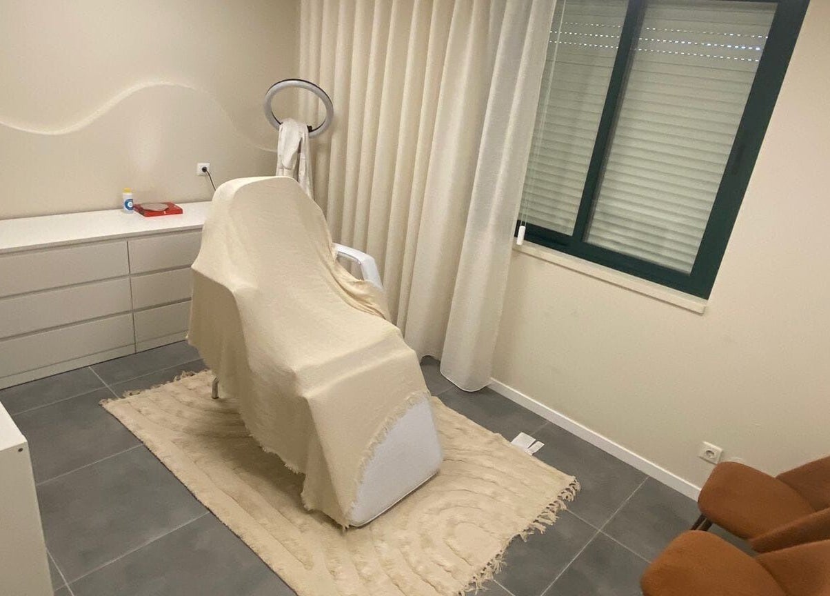 Sala de tratamento elegante no Élan hair concept, Leiria, Leiria, PT, com decoração acolhedora.