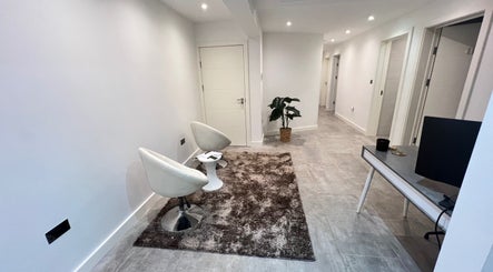 Modern lobby at Sasima Thai Massage Windsor, England, GB with sleek chairs and decor.