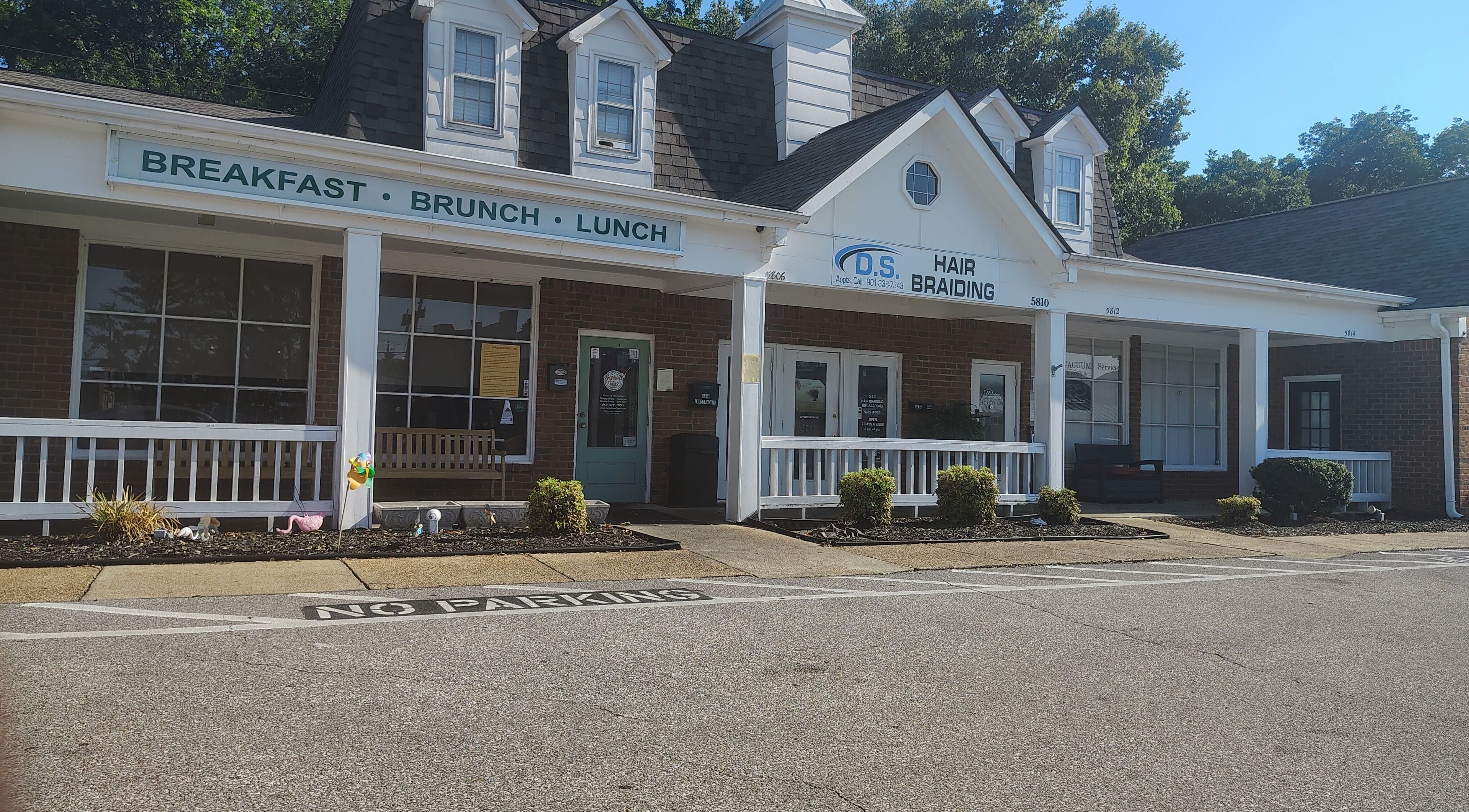 Cozy exterior of a venue near QueenCo Nails, Bartlett, Tennessee, US.