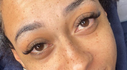 Beautiful lash extensions at TG Beauty, London, England, GB for a refined look.