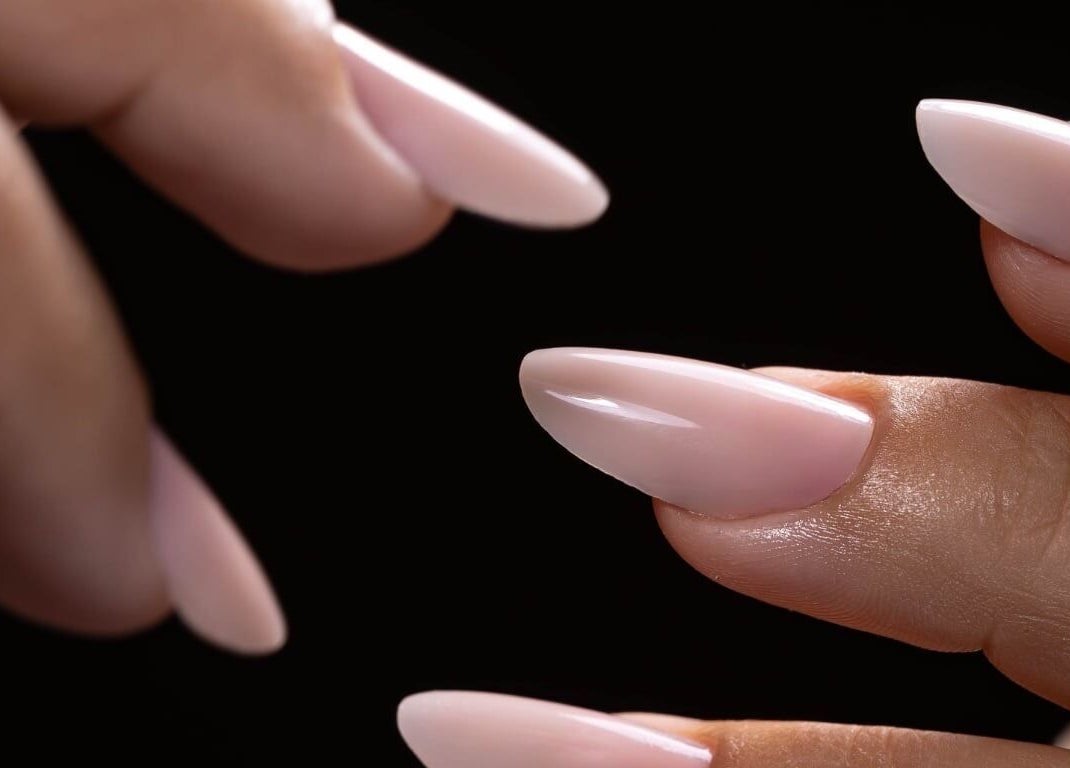 Manucure raffinée chez By A - Nail Tech à Bussang, Grand Est, FR : ongles soignés et élégants.