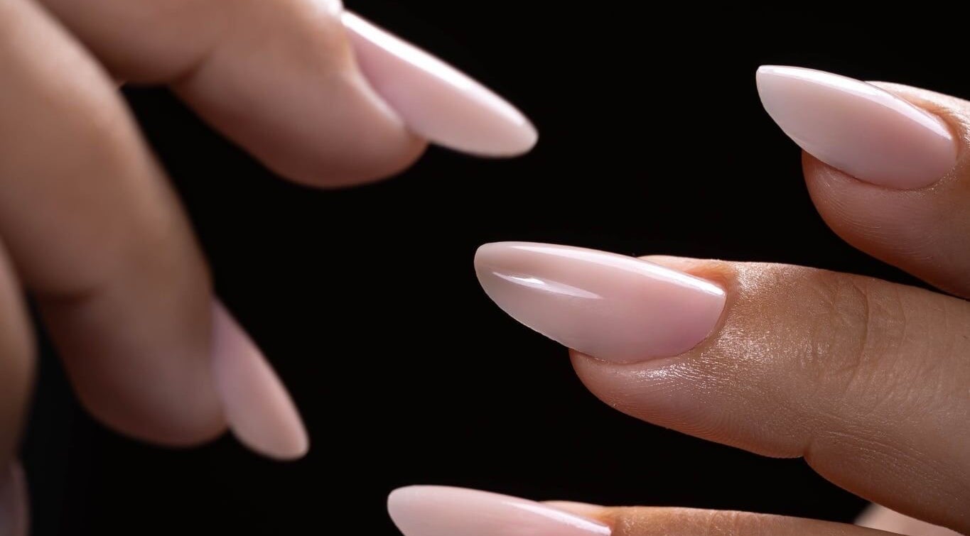 Manucure raffinée chez By A - Nail Tech à Bussang, Grand Est, FR : ongles soignés et élégants.