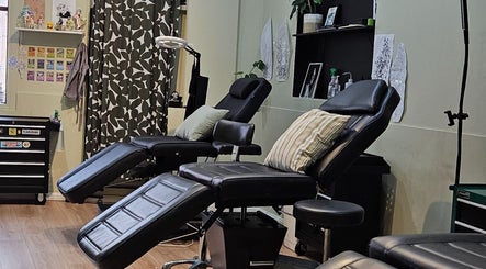 Comfortable chairs at Kaya Garden Tattoo Haymarket, Haymarket, NSW, AU, ready for a unique tattoo experience.